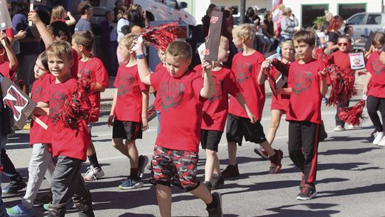 Newport celebrates Homecoming with parade