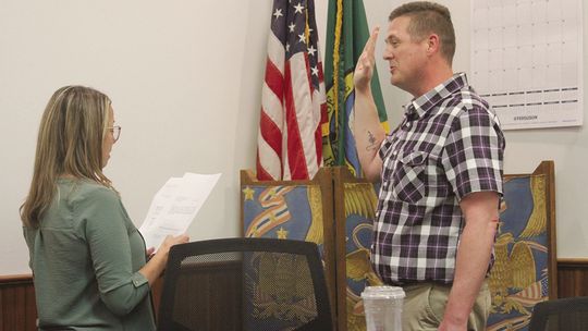 Newport swears in new council member
