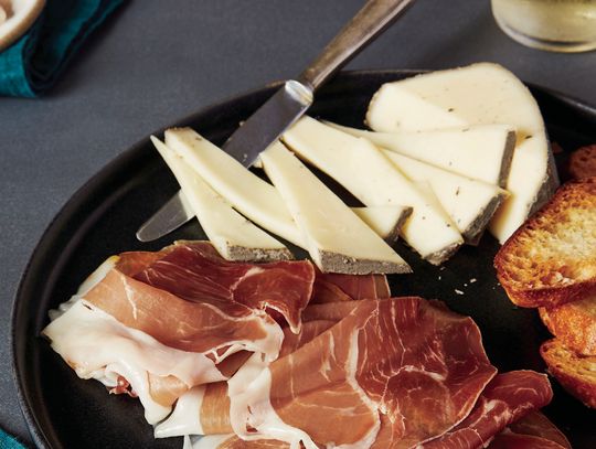 Easy, Elegant Charcuterie Boards for Effortless Holiday Hosting