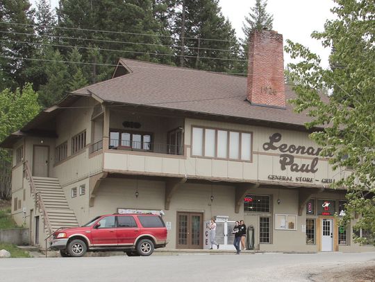 Lake life breeds summer tourists, hardy lifers