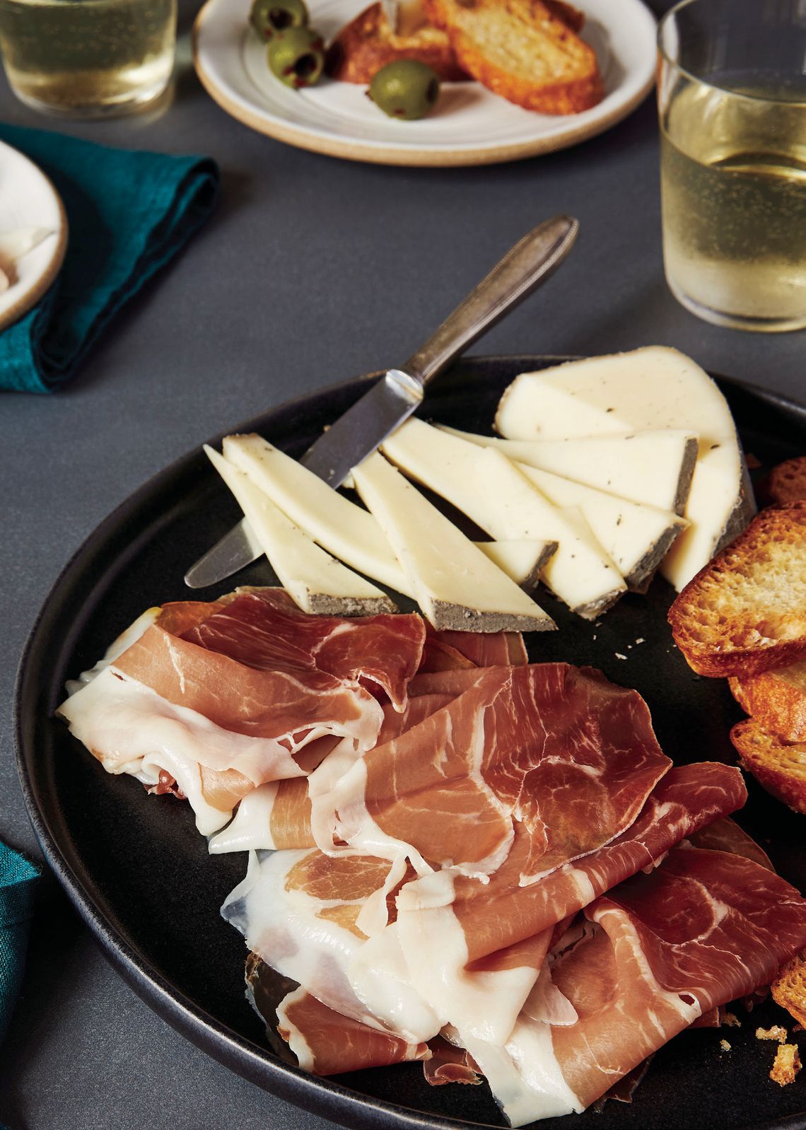 Easy, Elegant Charcuterie Boards for Effortless Holiday Hosting