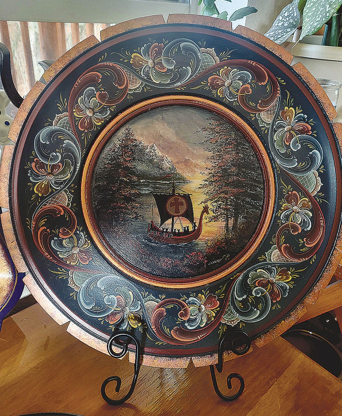 Late artist gives back to arts