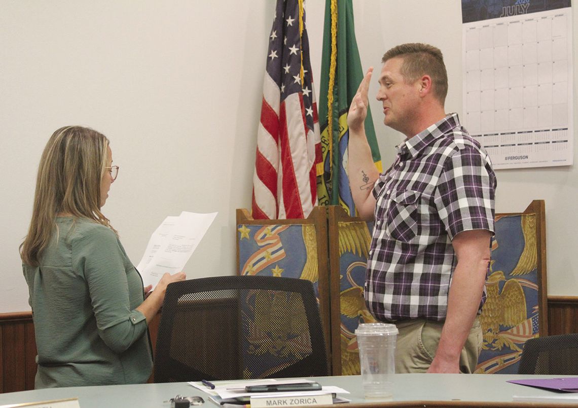 Newport swears in new council member